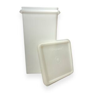 Vintage Tupperware Saltine Cracker Keeper 1314‎ with Lid 1315